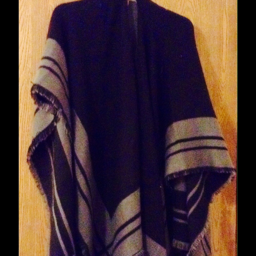 Never been worn gray/black poncho!